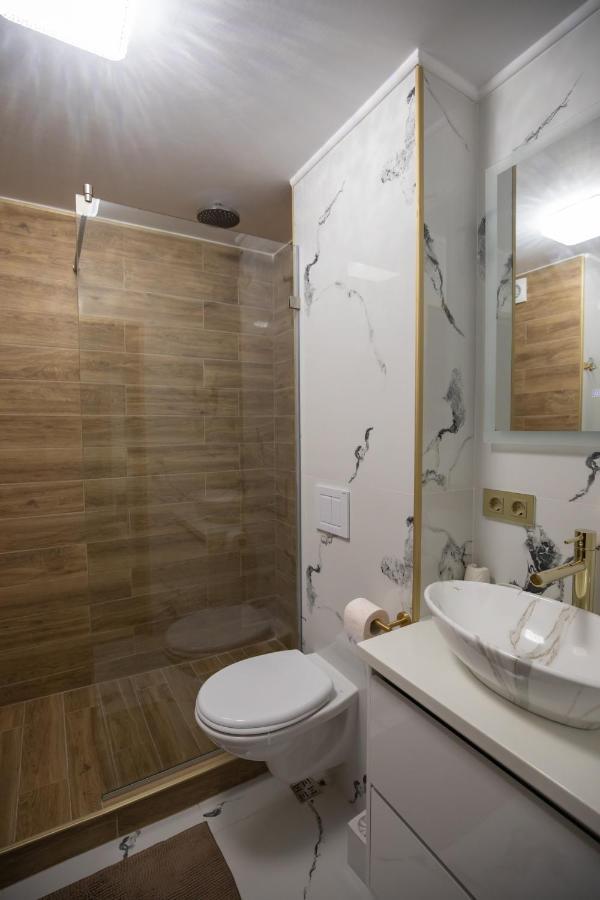 Apartament Gold Tirgu Ocna Exterior photo
